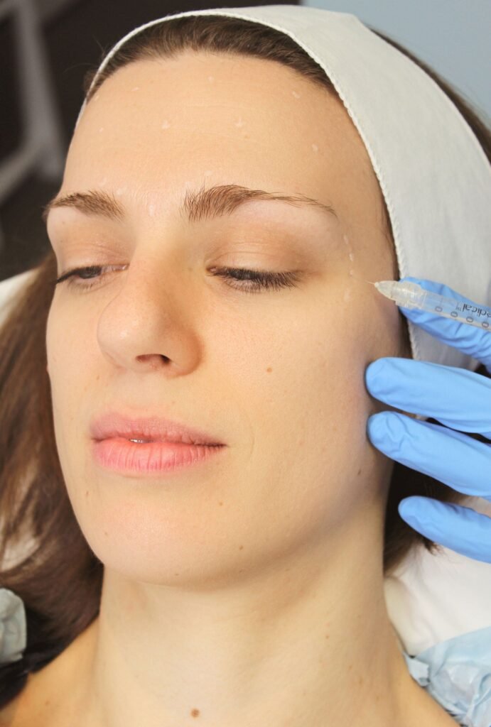 Soins esthétiques pour sourcils tombants